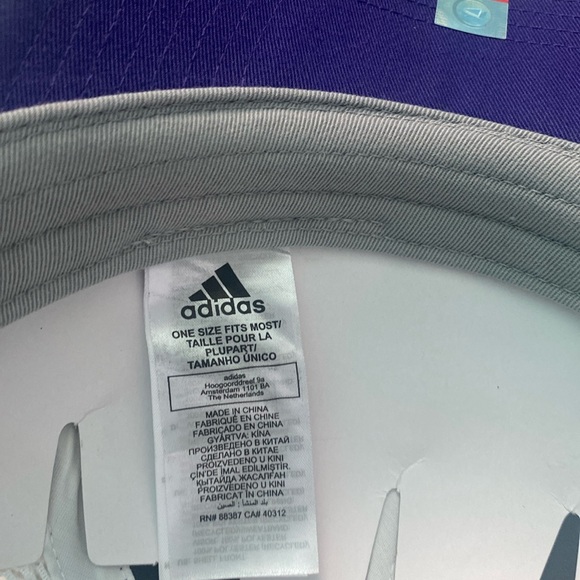 🆕NCAA Waahington Huskies 🏈 Adidas Snapback Mesh Trucker hat white/purple - Picture 6 of 9